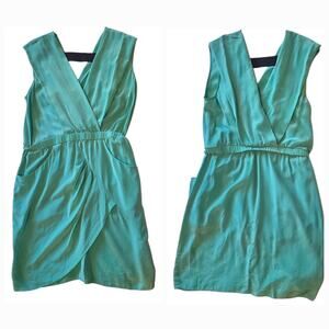 Donna Morgan Silk Mini Dress Light Green, size 10 V-neck front & V-back Pockets